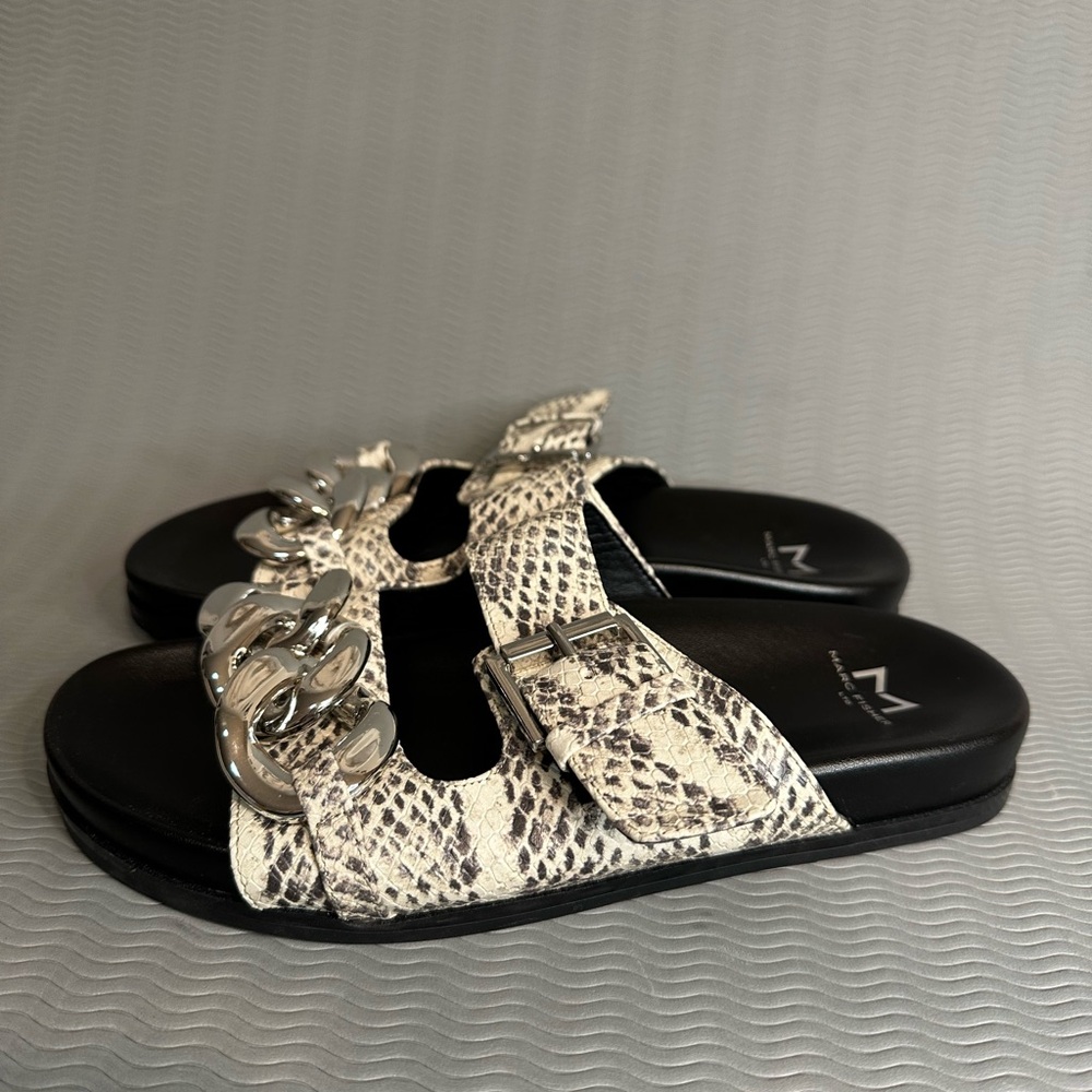 MARC FISHER FRESNO SLIDE SANDAL